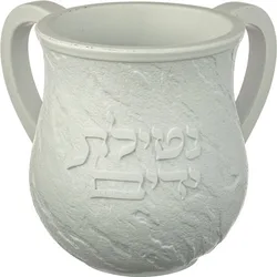 נטלת פולימר - אותיות בולטות לבנות